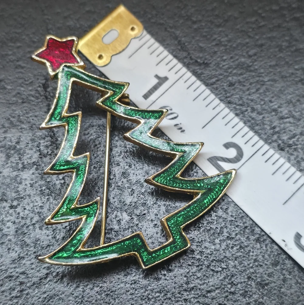 Vintage Signed AAi Green Red Enamel Gold Tone Open Work Christmas Tree Brooch